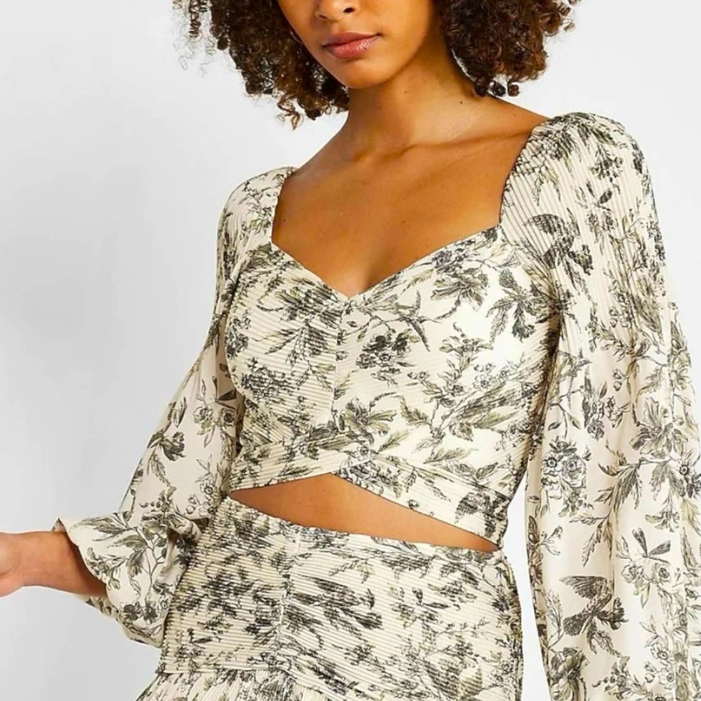 Express Puff Sleeve Pleated Top